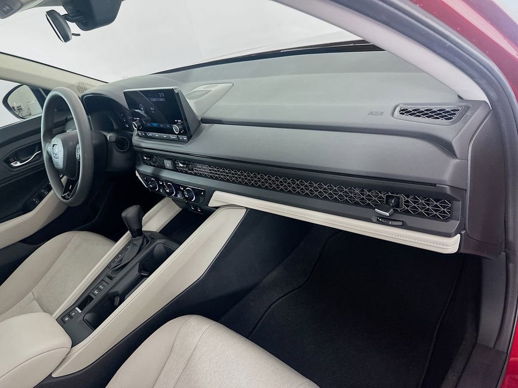 Certified 2025 Honda Accord SE image 29