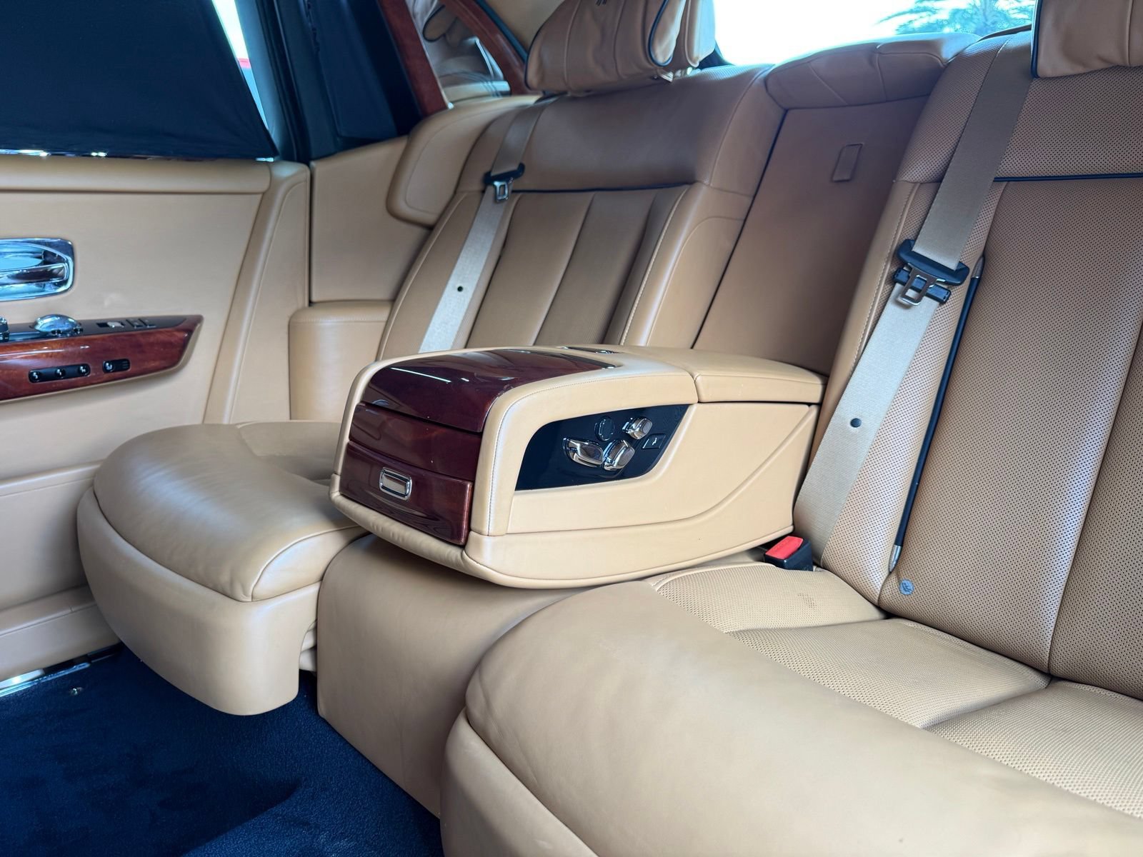 Used 2018 Rolls-Royce Phantom Extended Wheelbase RWD image 29