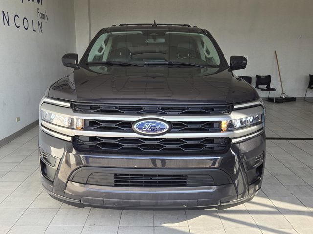 Used 2024 Ford Expedition Max XLT image 2