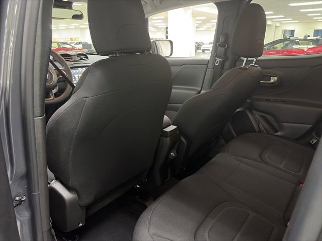 Used 2022 Jeep Renegade Latitude AWD/4WD image 12