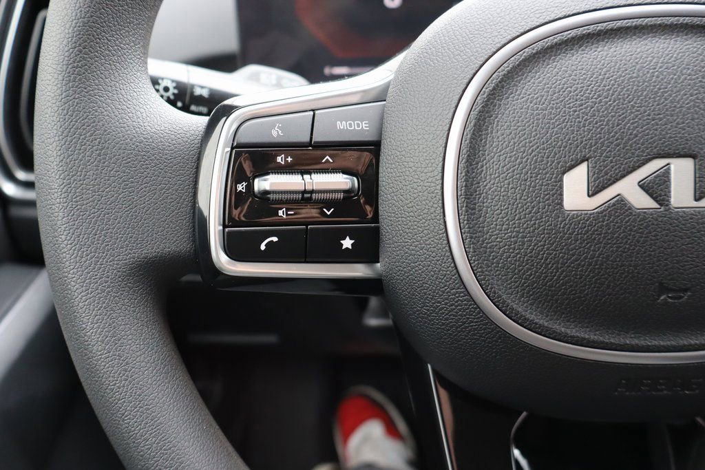 Used 2024 Kia Sorento LX image 7