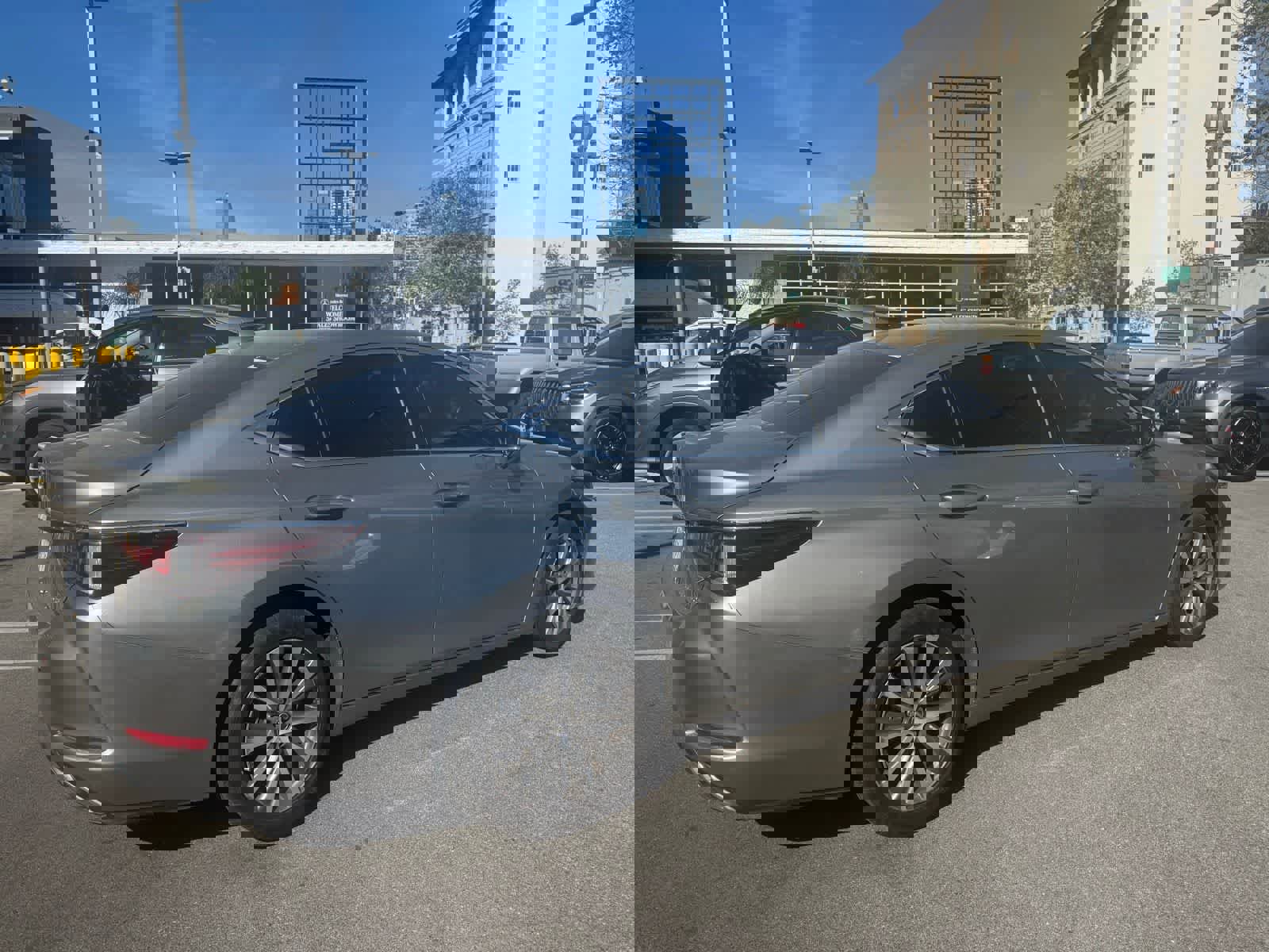 Used 2019 Lexus ES 350 w/ Accessory Package 2 image 4