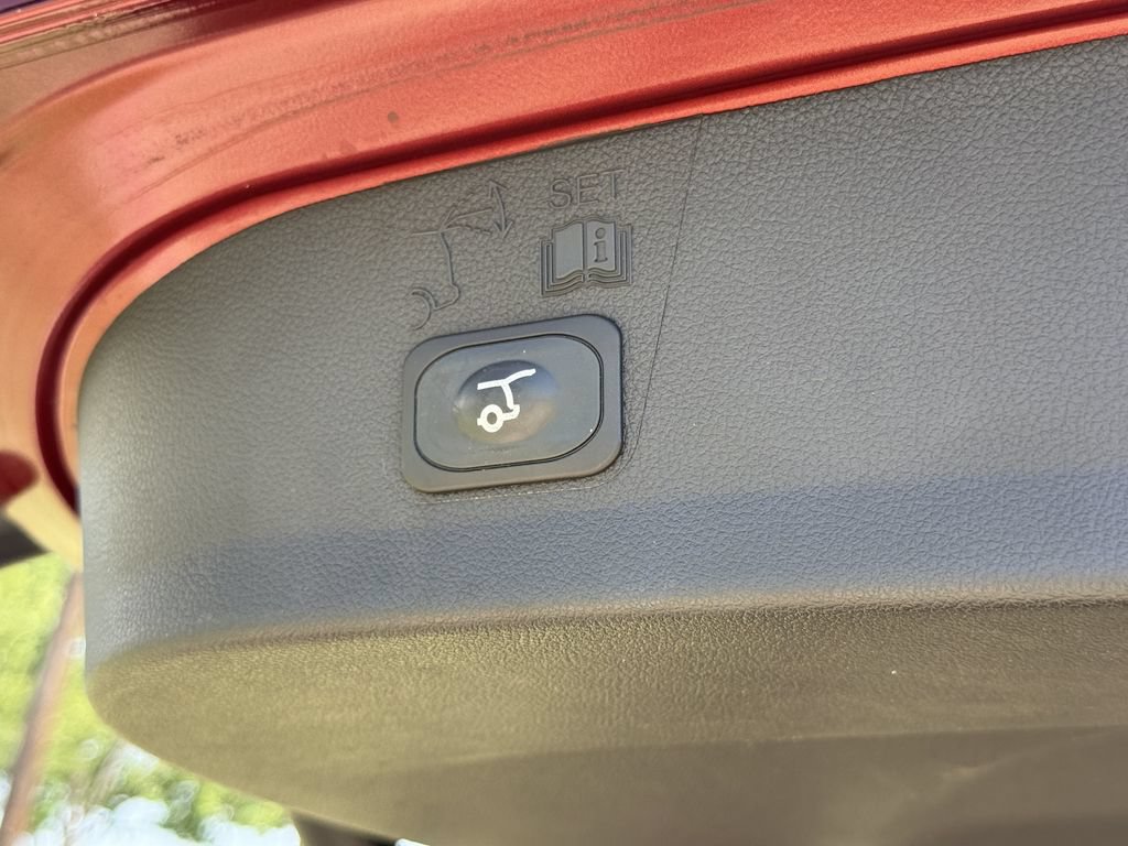 Used 2015 Ford Escape Titanium FWD image 28