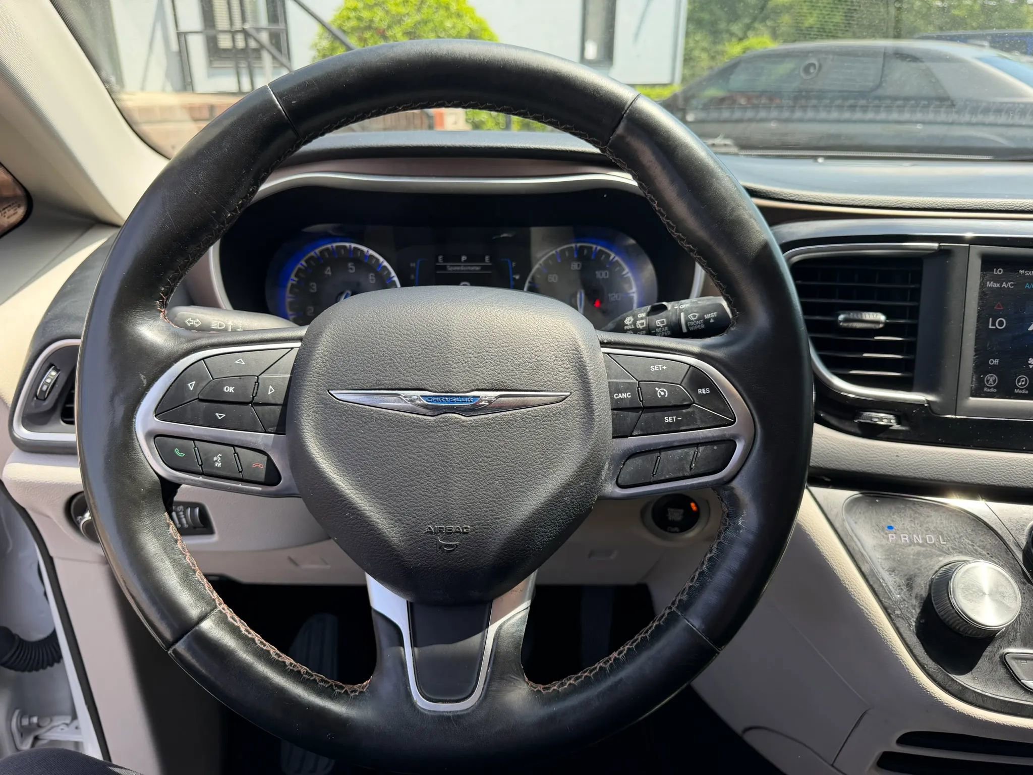 Used 2019 Chrysler Pacifica Touring-L image 16