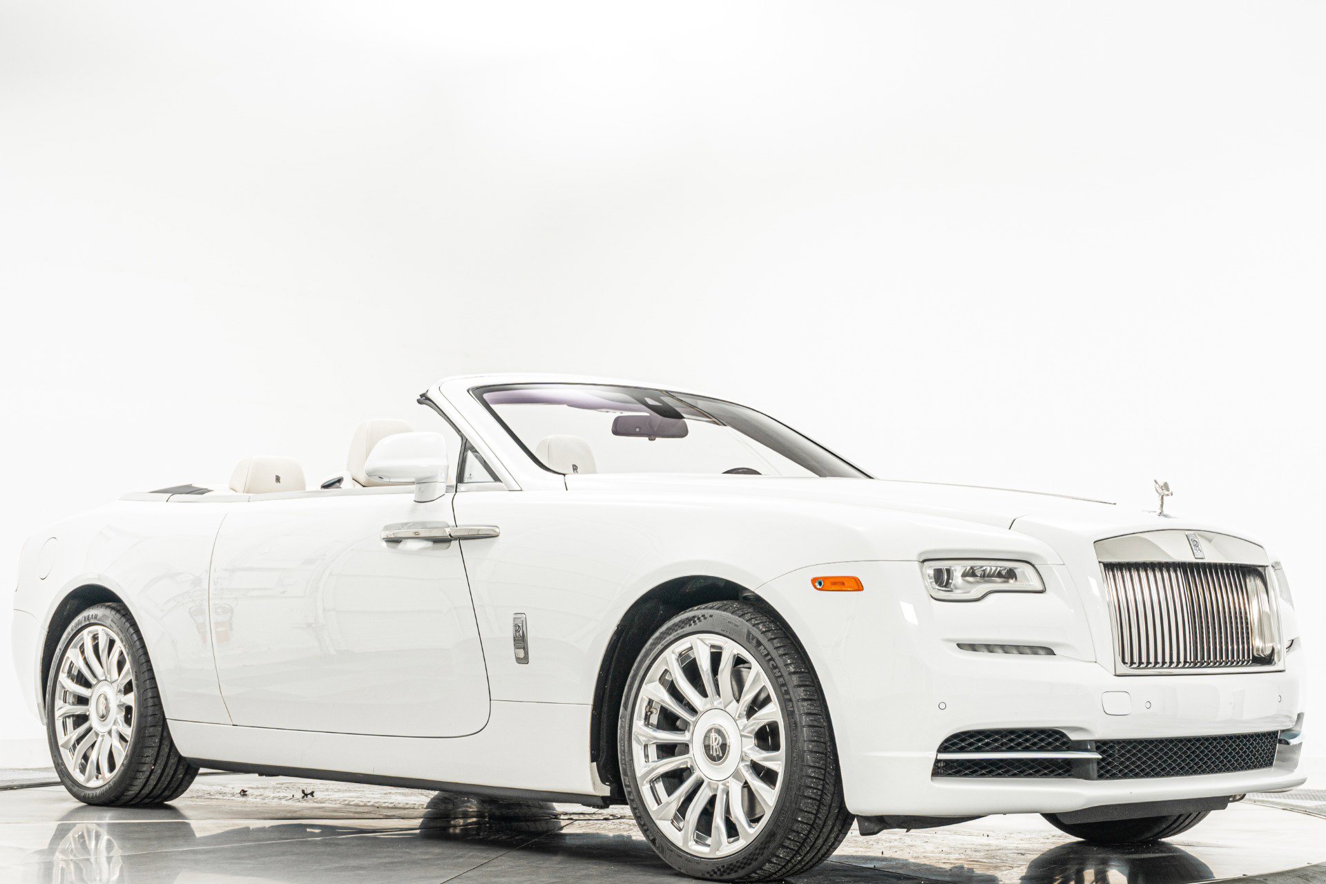 Used 2019 Rolls-Royce Dawn image 33
