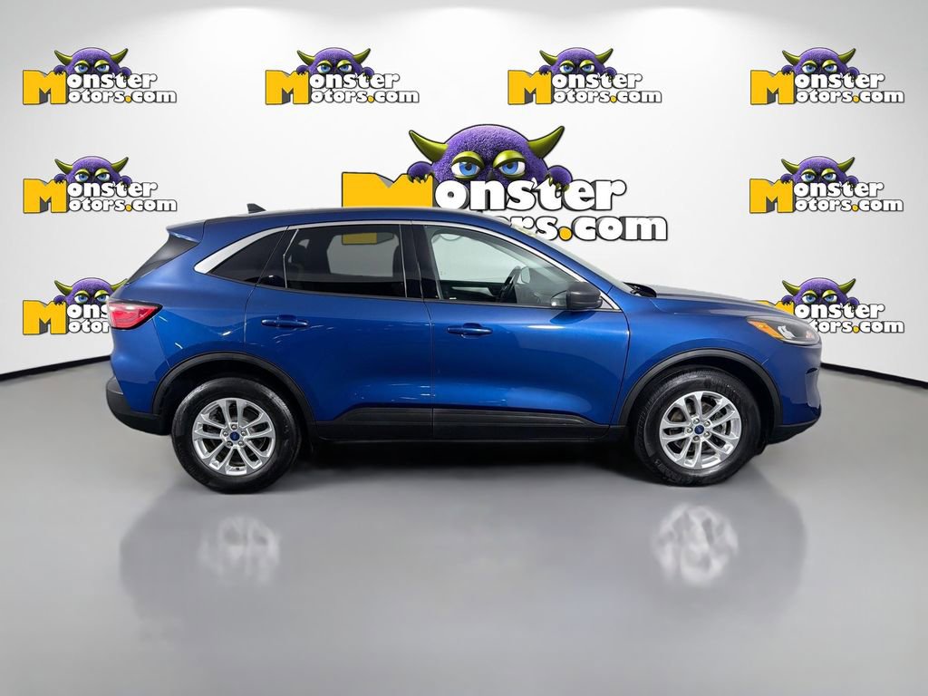 Used 2022 Ford Escape SE w/ Cold Weather Package image 4