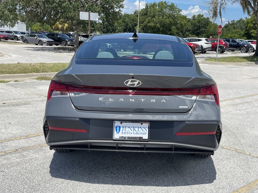 New 2025 Hyundai Elantra Limited image 12
