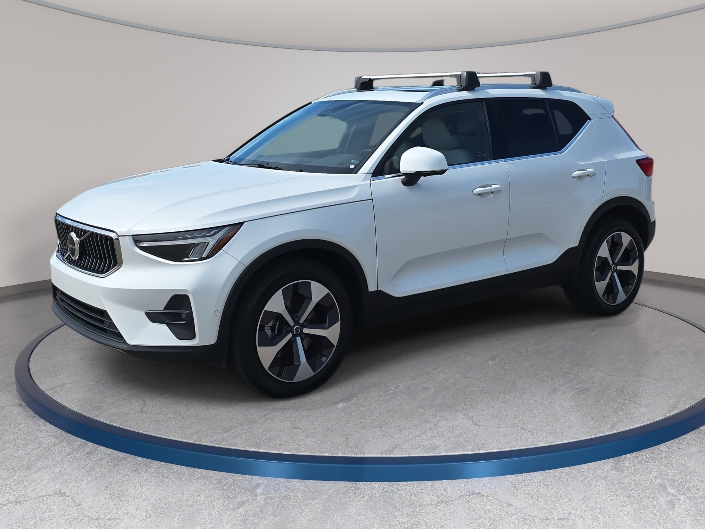 Used 2023 Volvo XC40 B4 Plus w/ Driver Assist Package image 1