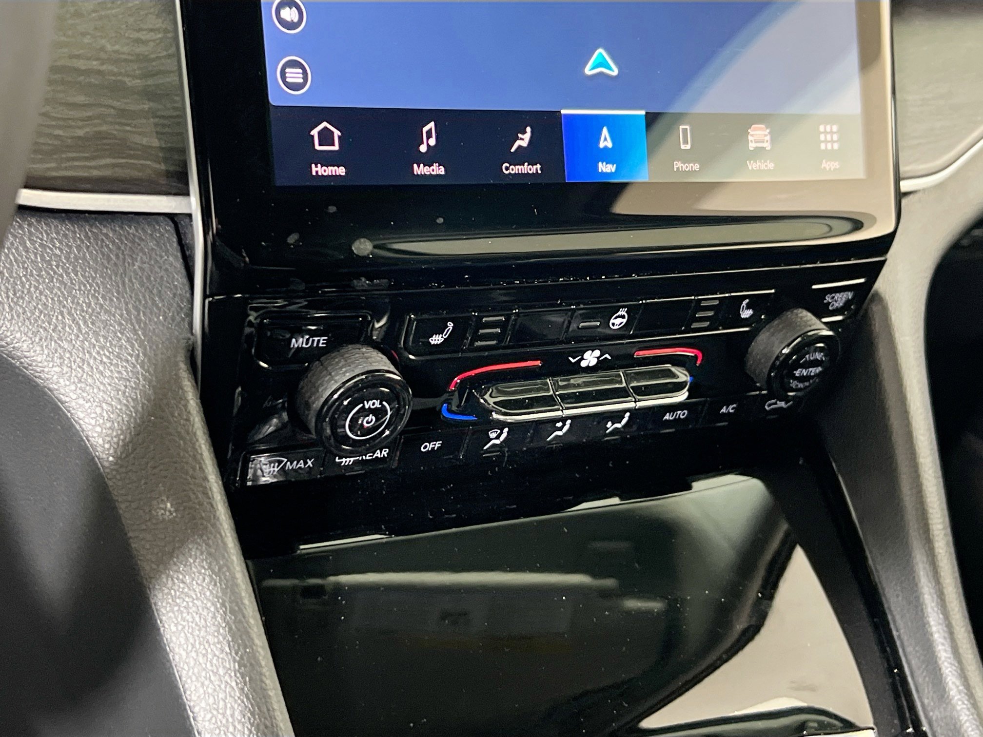 Used 2023 Jeep Grand Cherokee Limited image 16