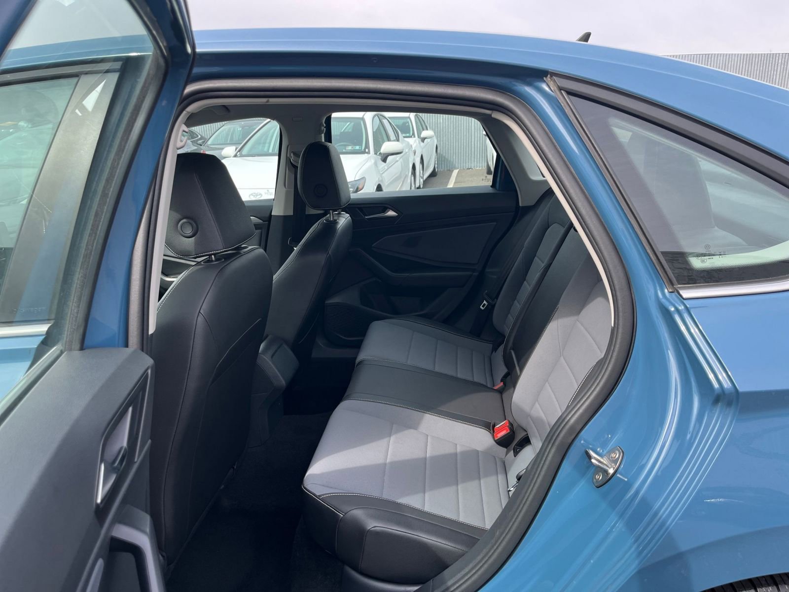 Used 2025 Volkswagen Jetta SE image 25