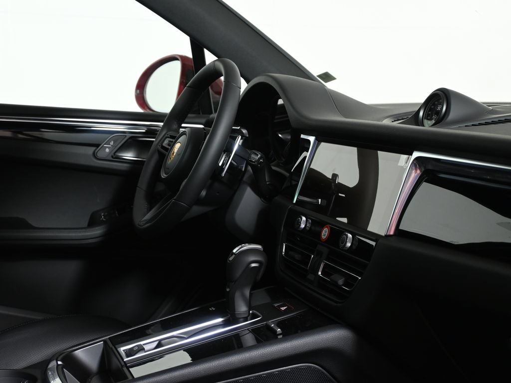 Used 2026 Porsche Macan AWD/4WD image 38