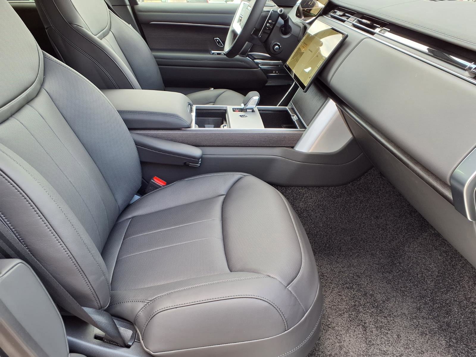 New 2026 Land Rover Range Rover Long Wheelbase SE image 7