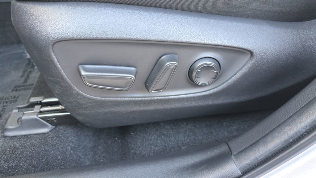 Used 2023 Toyota RAV4 XLE image 27
