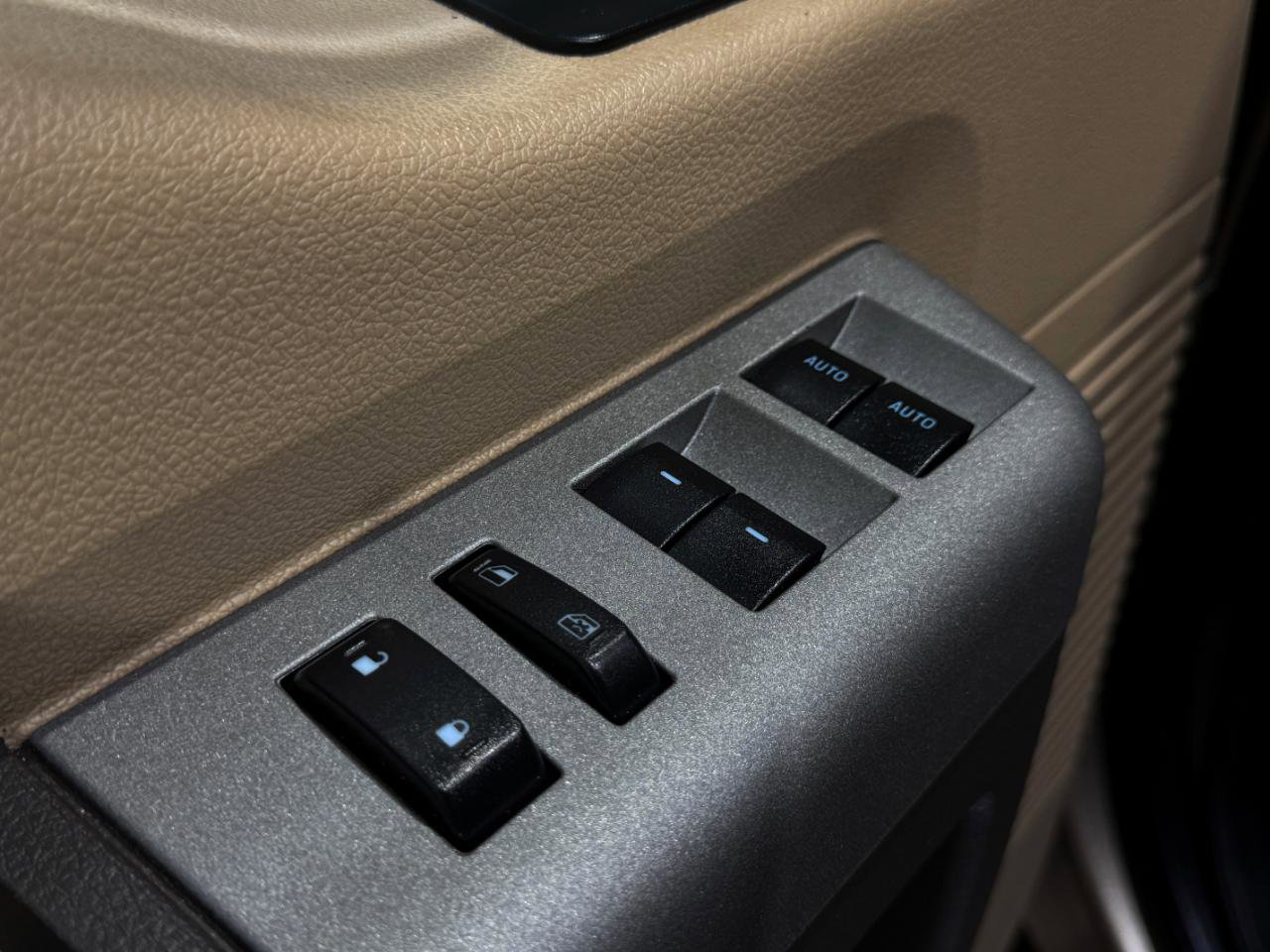 Used 2014 Ford F250 Lariat w/ Lariat Ultimate Package image 31