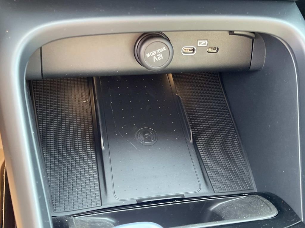 New 2026 Volvo XC40 B5 Plus w/ Protection Package Premier image 25