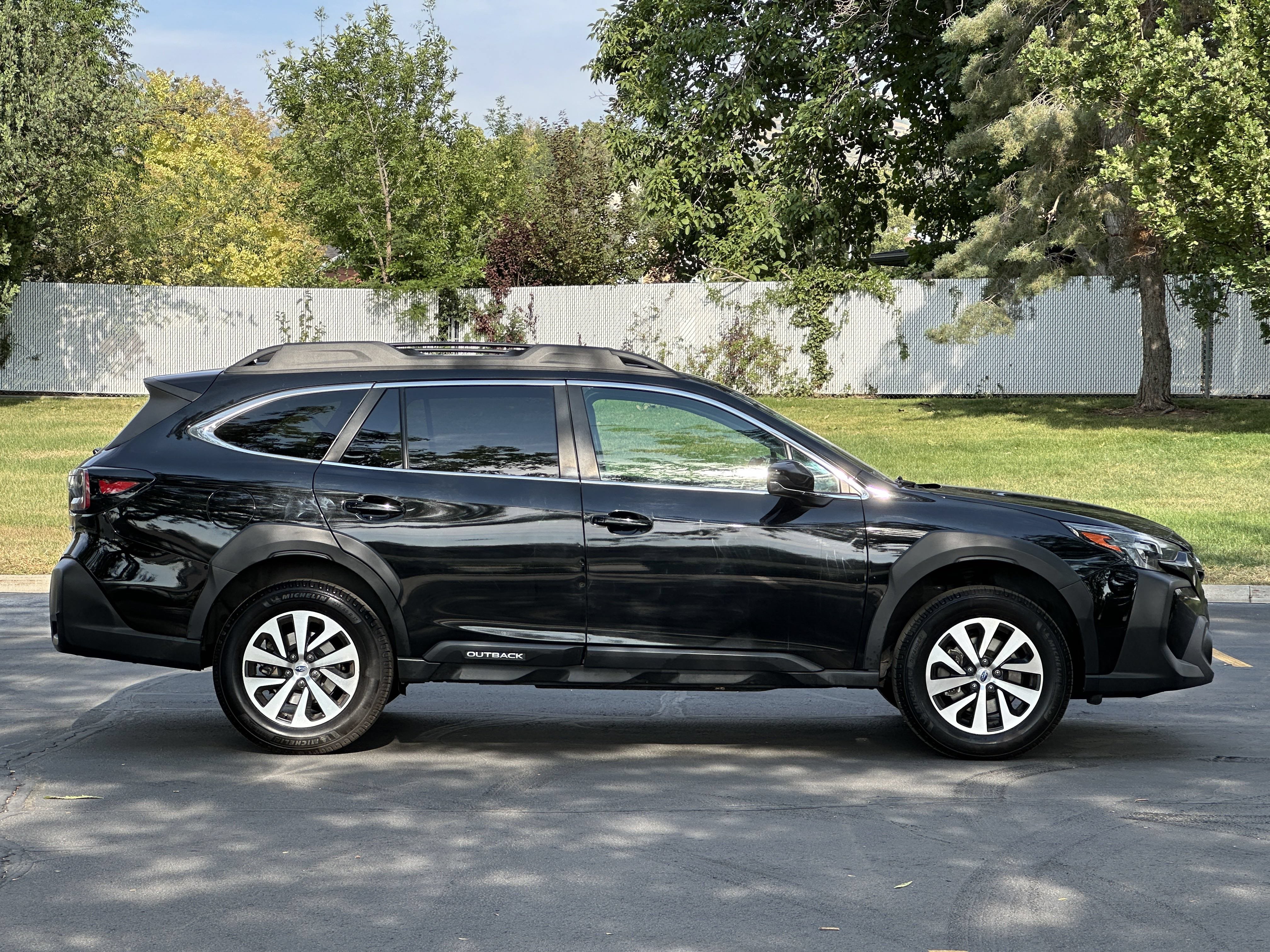 Used 2023 Subaru Outback Premium AWD/4WD image 3
