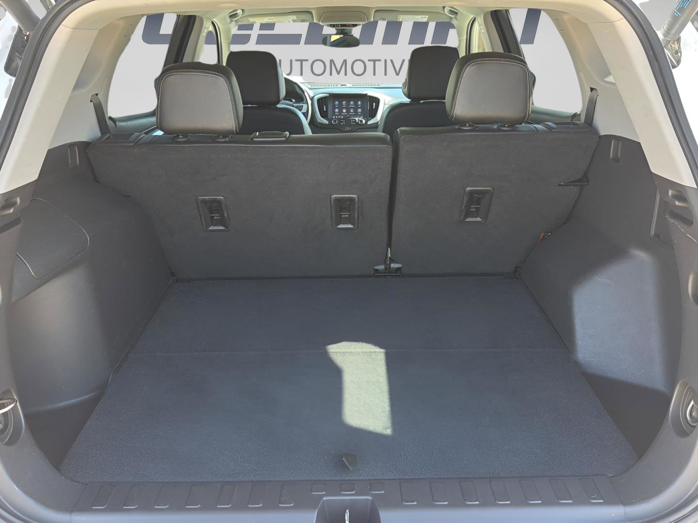 Used 2024 GMC Terrain SLT AWD/4WD image 30
