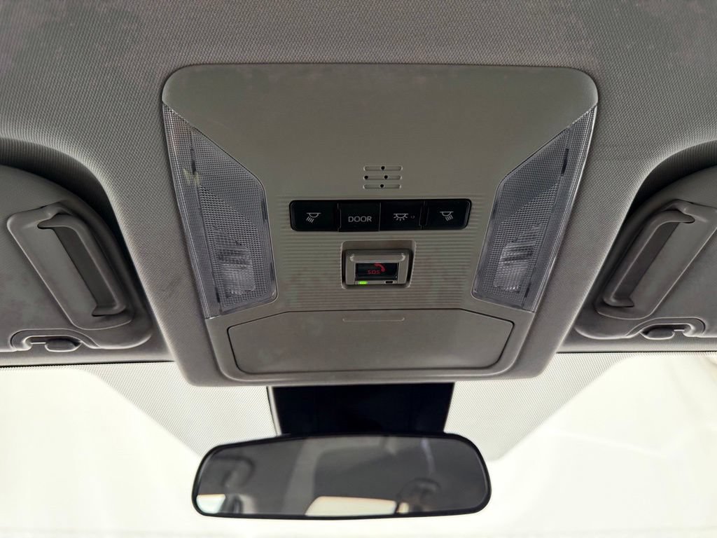 Used 2025 Toyota RAV4 XLE FWD image 38