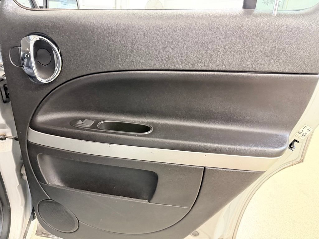 Used 2010 Chevrolet HHR LT FWD image 27