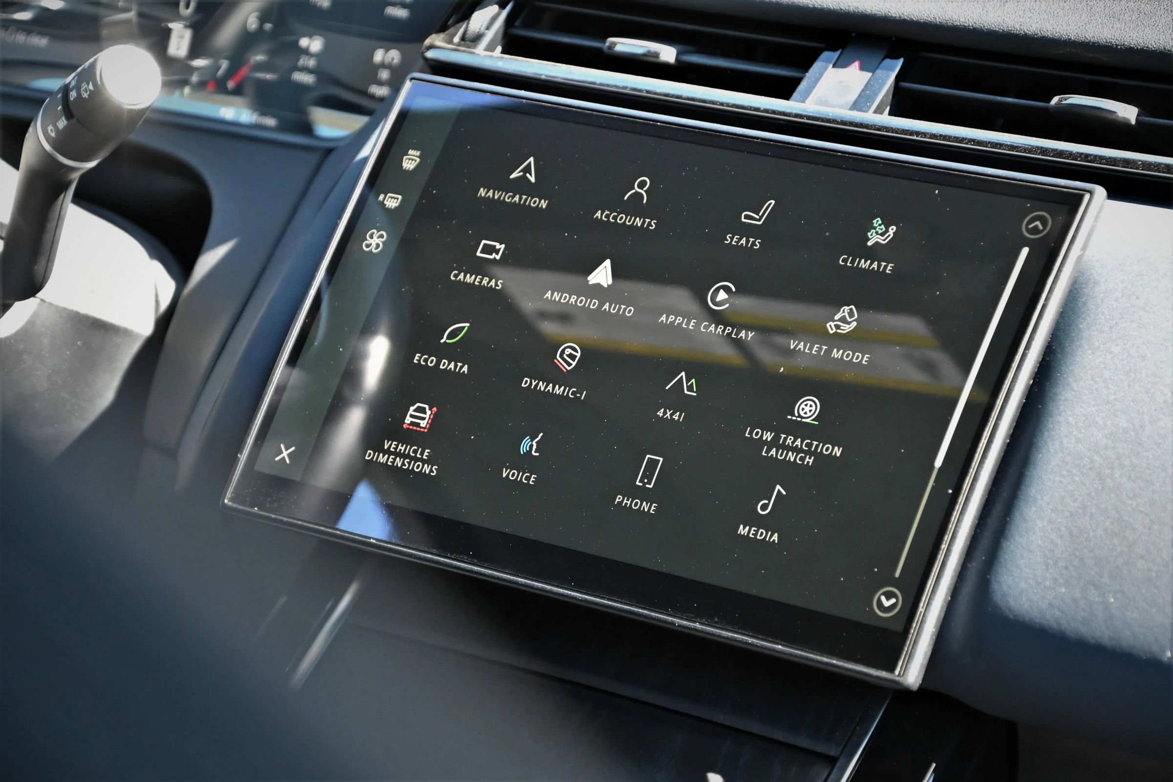 Used 2024 Land Rover Range Rover Velar Dynamic SE image 19