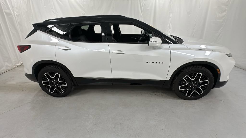 Used 2023 Chevrolet Blazer RS w/ Driver Confidence II Package image 2