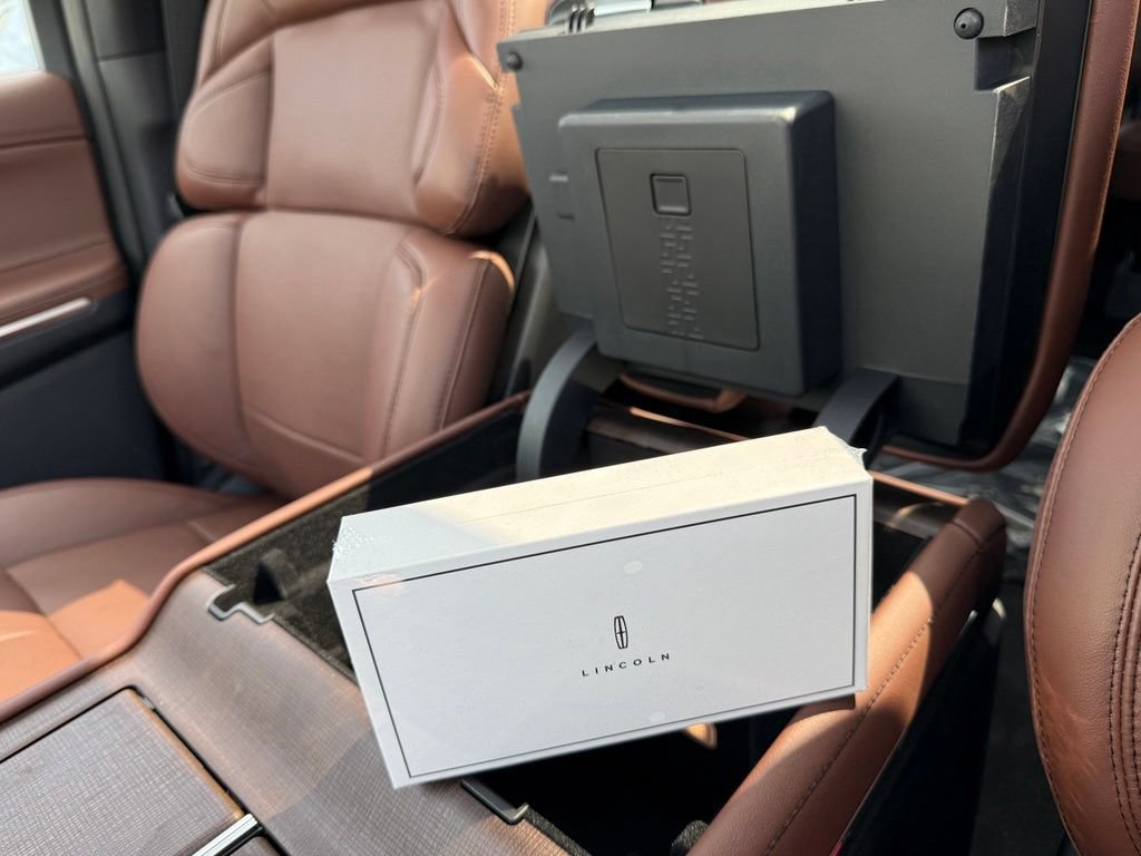 New 2027 Lincoln Navigator Reserve AWD/4WD image 21