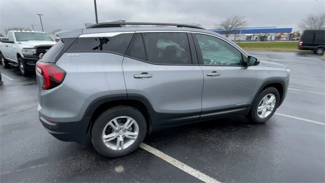 Used 2023 GMC Terrain SLE w/ Driver Convenience Package image 2