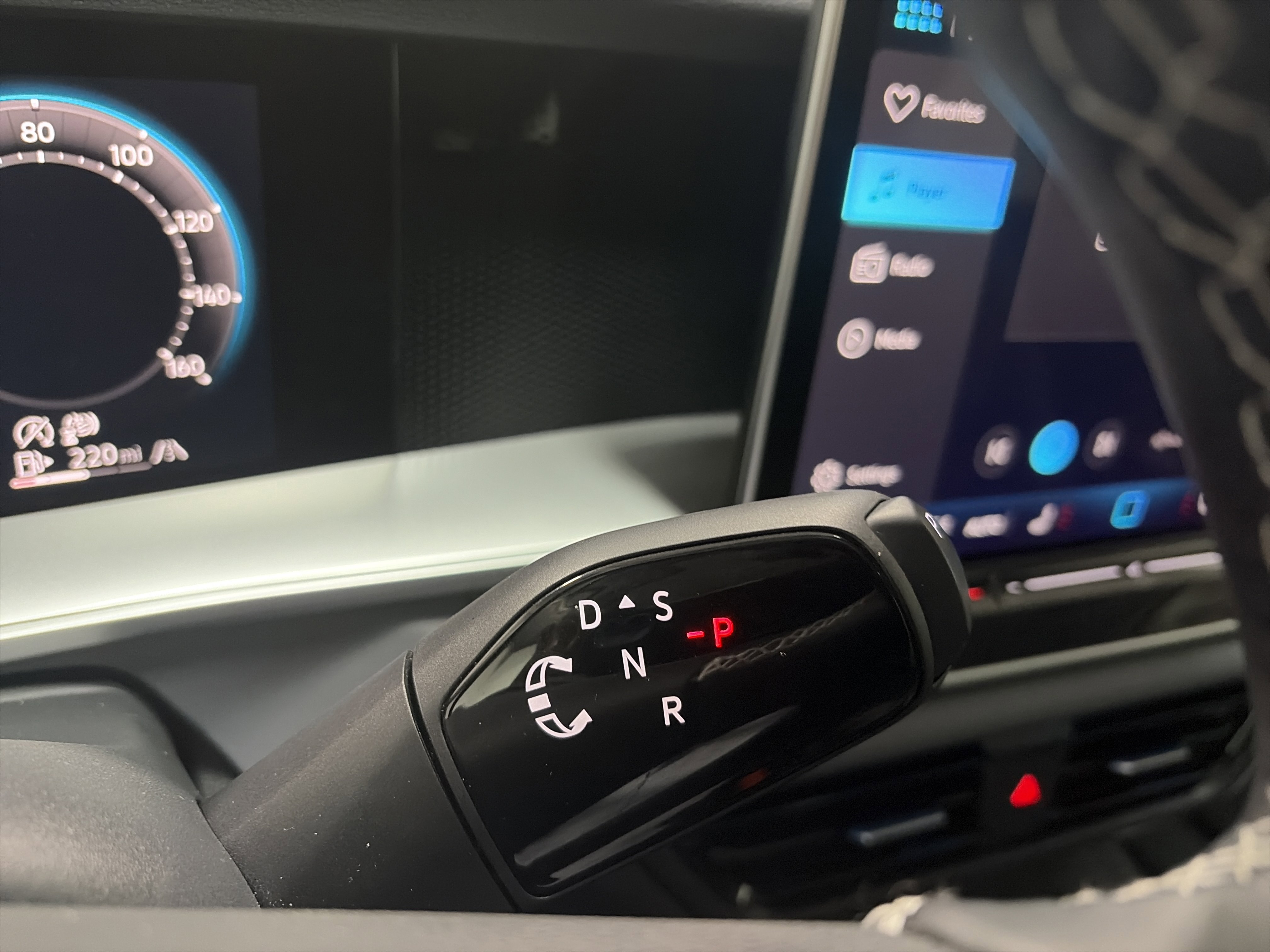 Certified 2025 Volkswagen Tiguan SE image 24