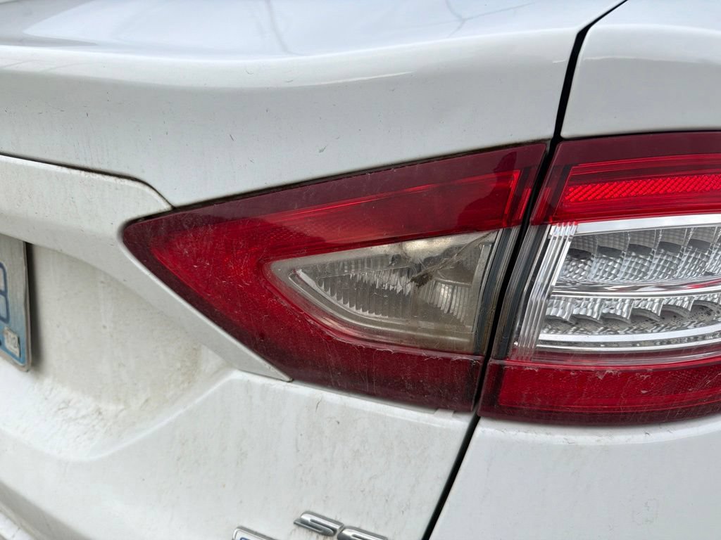 Used 2014 Ford Fusion SE FWD image 11