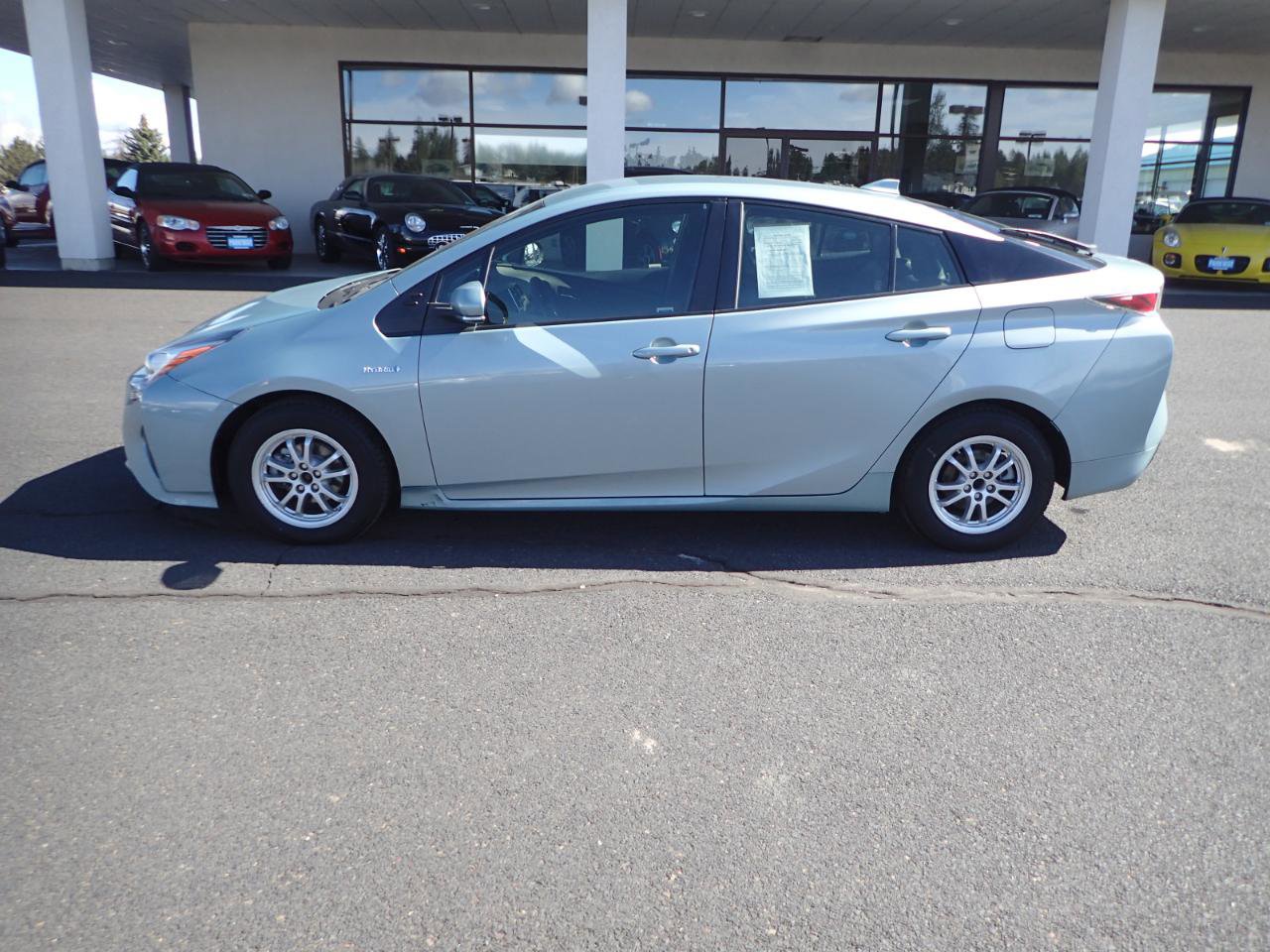 Used 2016 Toyota Prius Two FWD image 2