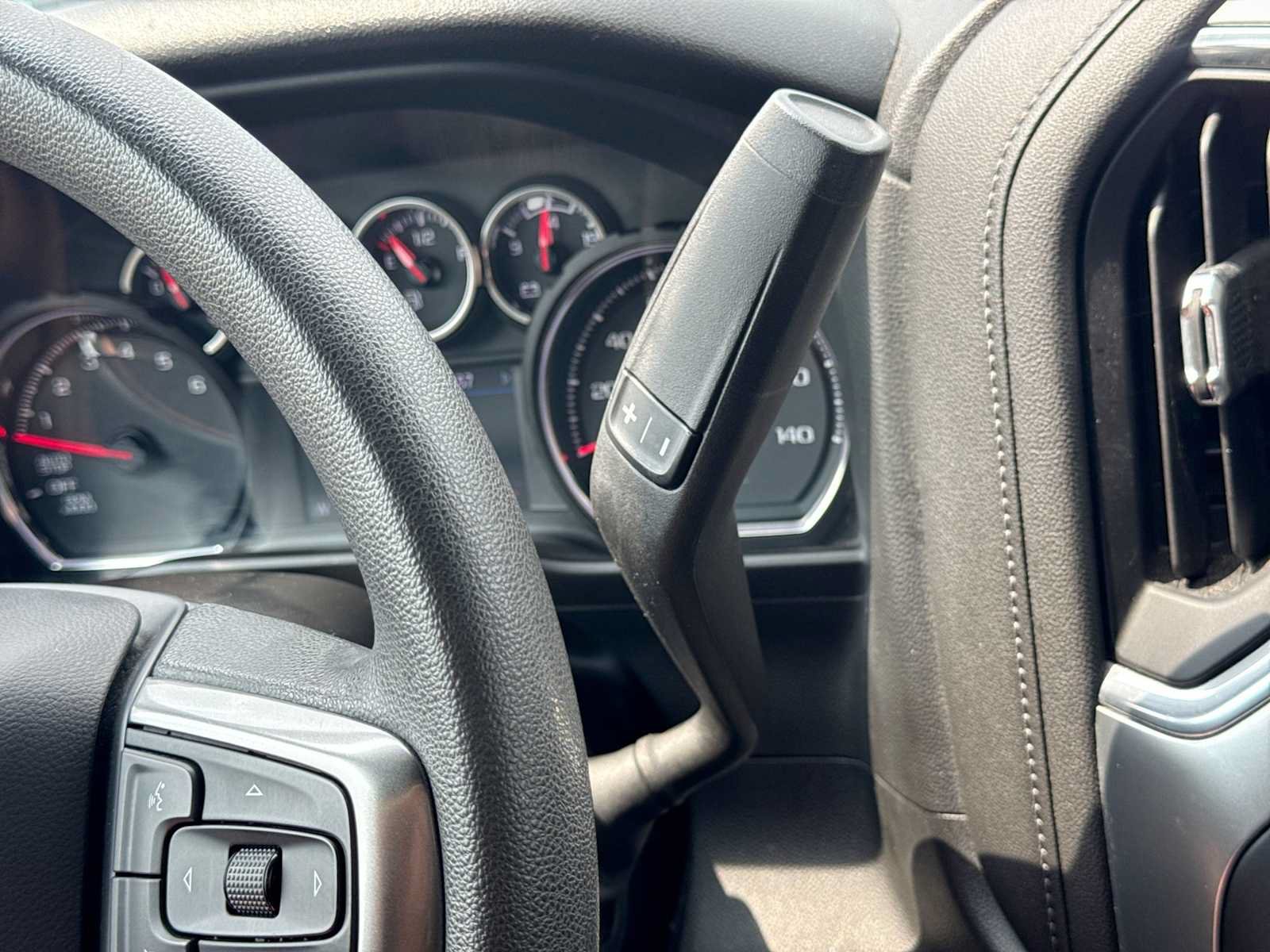 Used 2020 Chevrolet Silverado 1500 LT AWD/4WD image 30