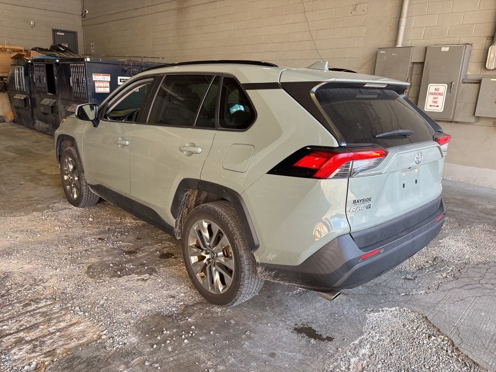 Used 2021 Toyota RAV4 XLE Premium image 5