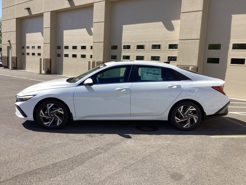 New 2025 Hyundai Elantra Limited image 4