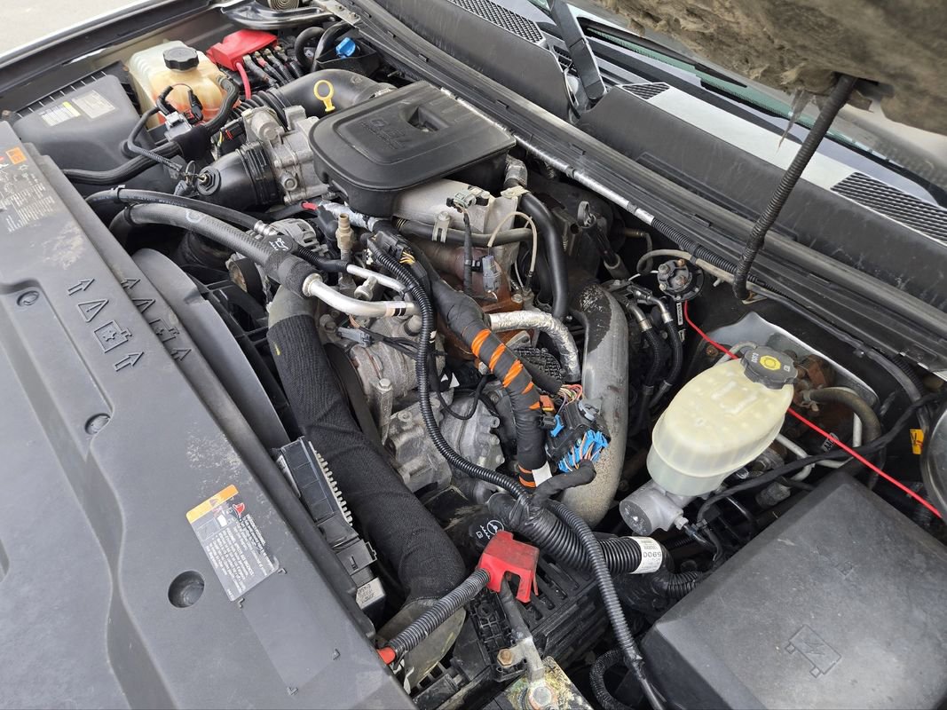 Used 2014 GMC Sierra 2500 SLT w/ Suspension Package, Off-Road image 11