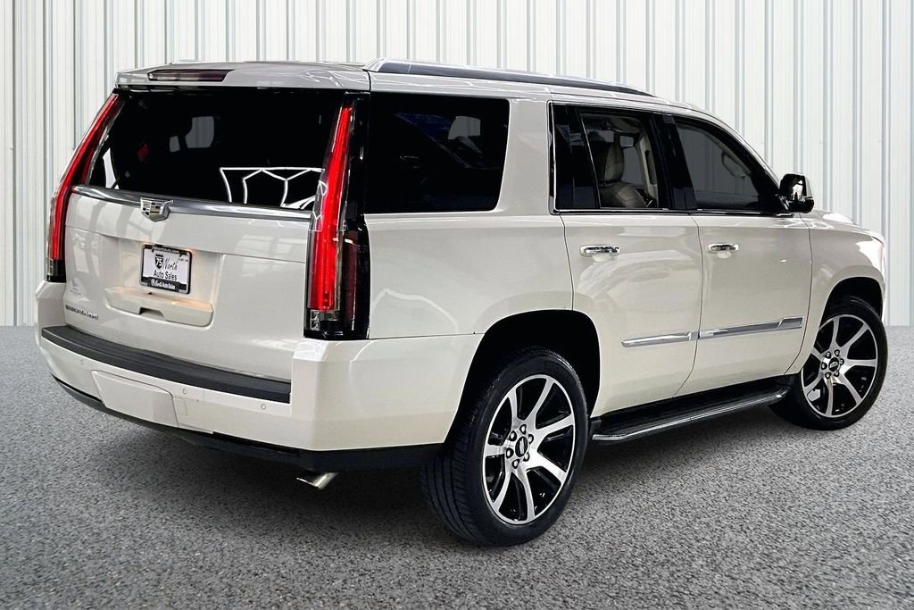 Used 2015 Cadillac Escalade Luxury AWD/4WD image 6