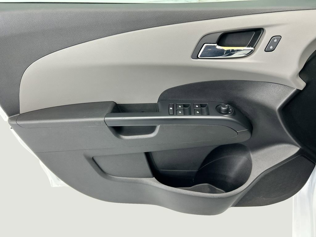 Used 2016 Chevrolet Sonic LT image 5