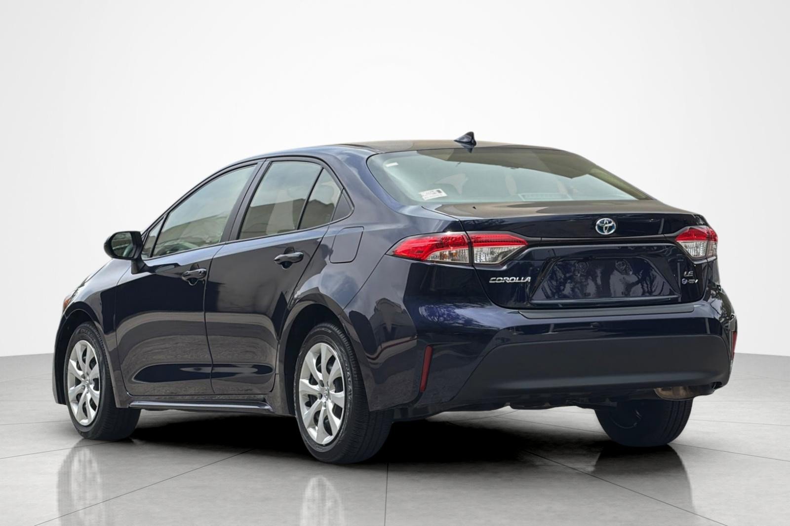 Used 2025 Toyota Corolla LE FWD image 3