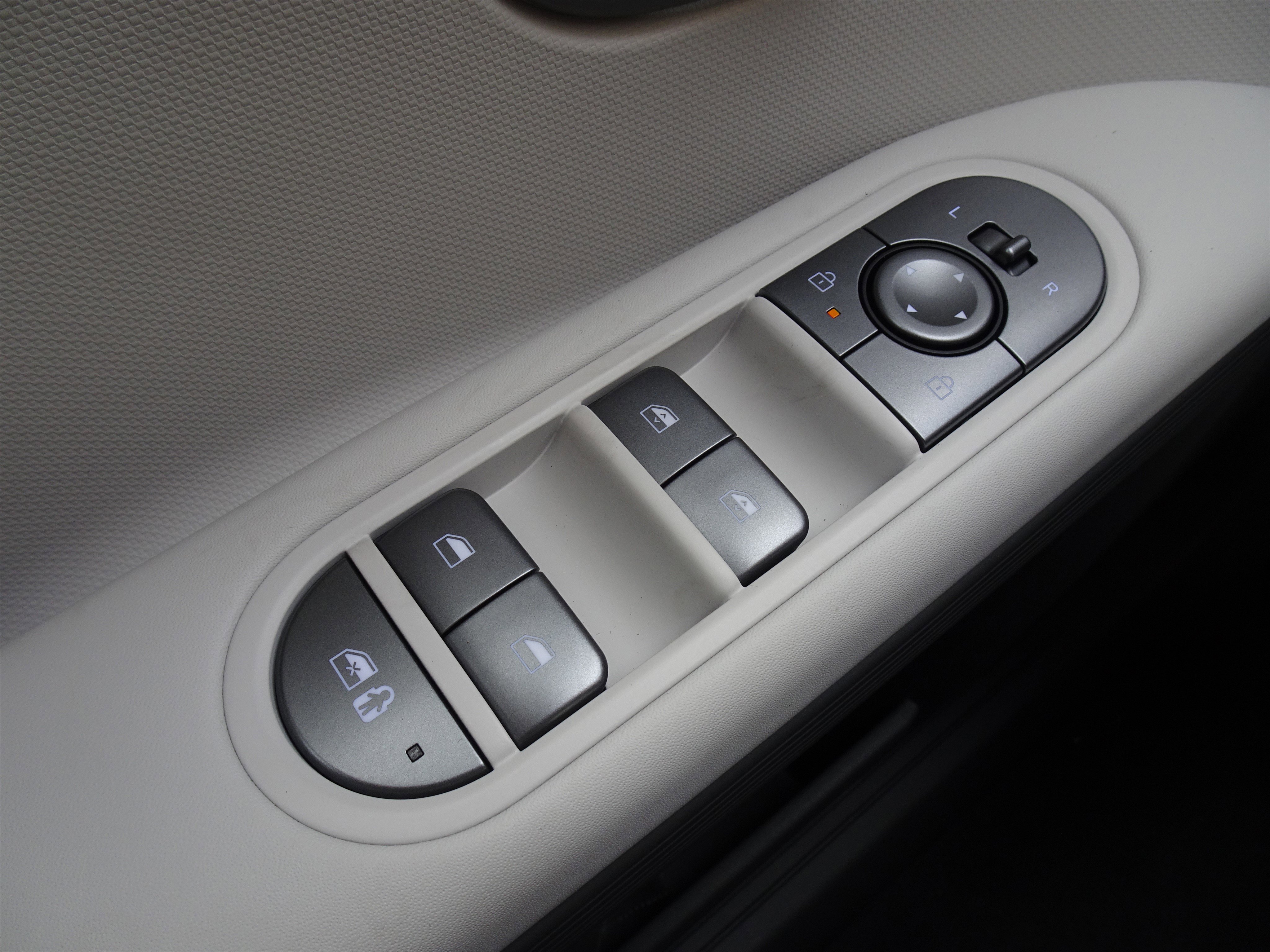 New 2026 Hyundai Ioniq 5 SEL image 22