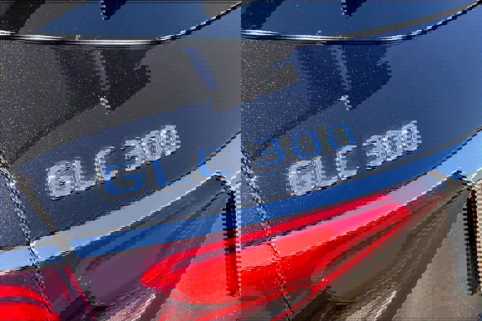 Used 2025 Mercedes-Benz GLC 300 4MATIC image 11