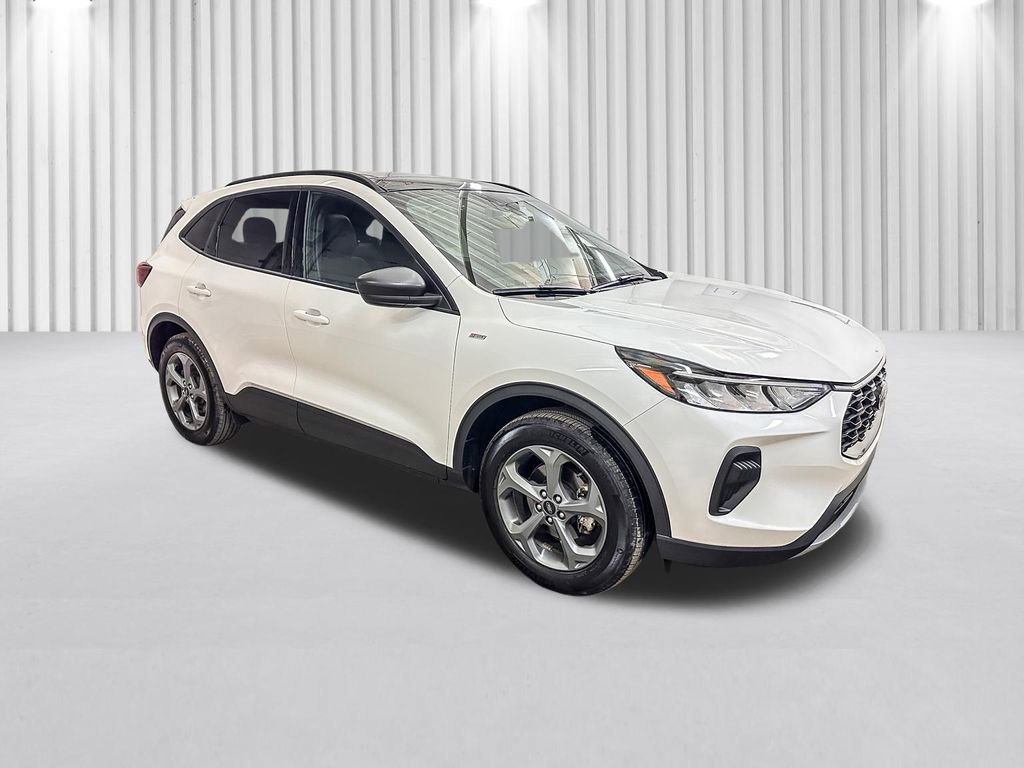 Used 2025 Ford Escape ST-Line w/ Tech Pack #1 AWD/4WD image 2