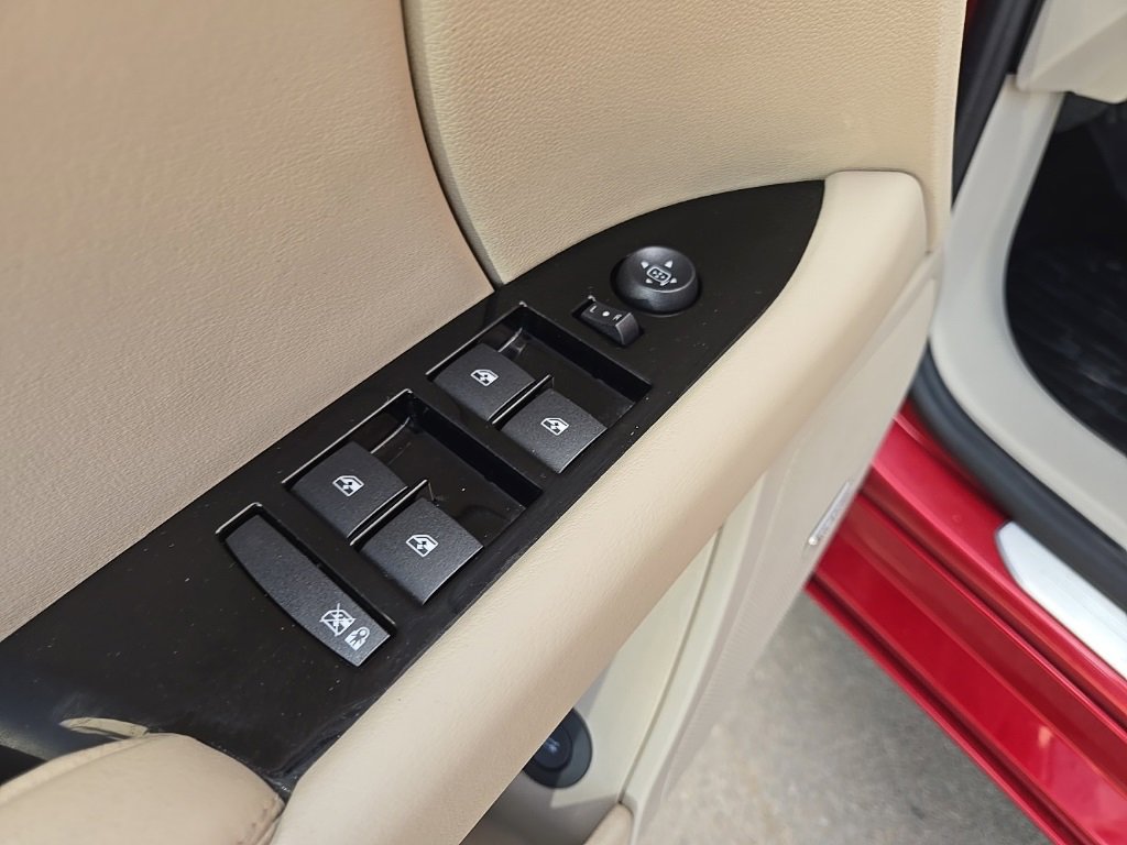 Used 2013 Cadillac XTS Luxury w/ Driver Awareness Package image 32