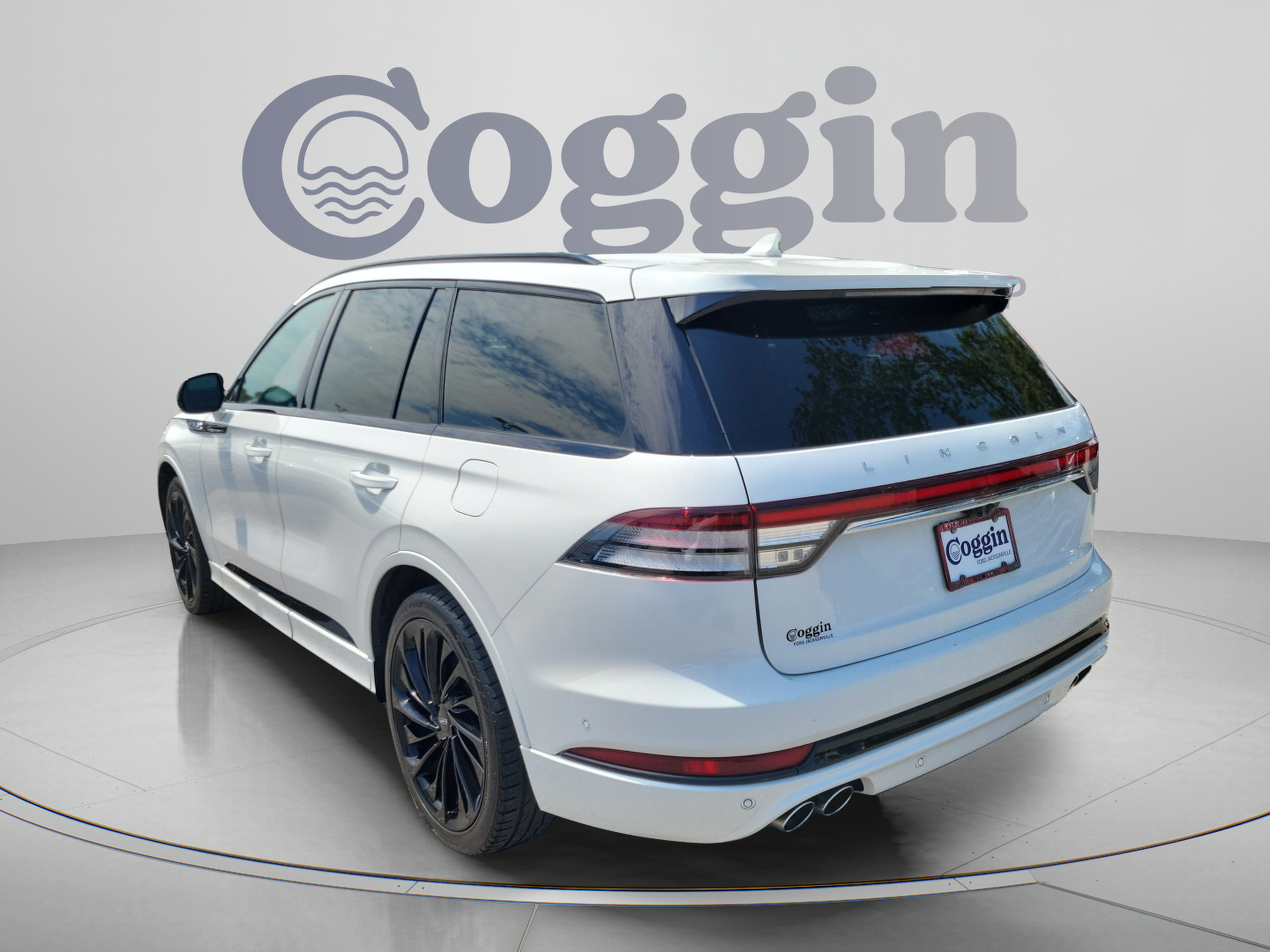 Used 2023 Lincoln Aviator Reserve w/ Equipment Group 201A RWD image 2
