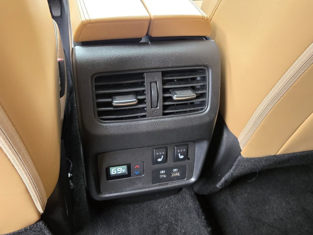 Used 2021 Nissan Rogue Platinum FWD image 12