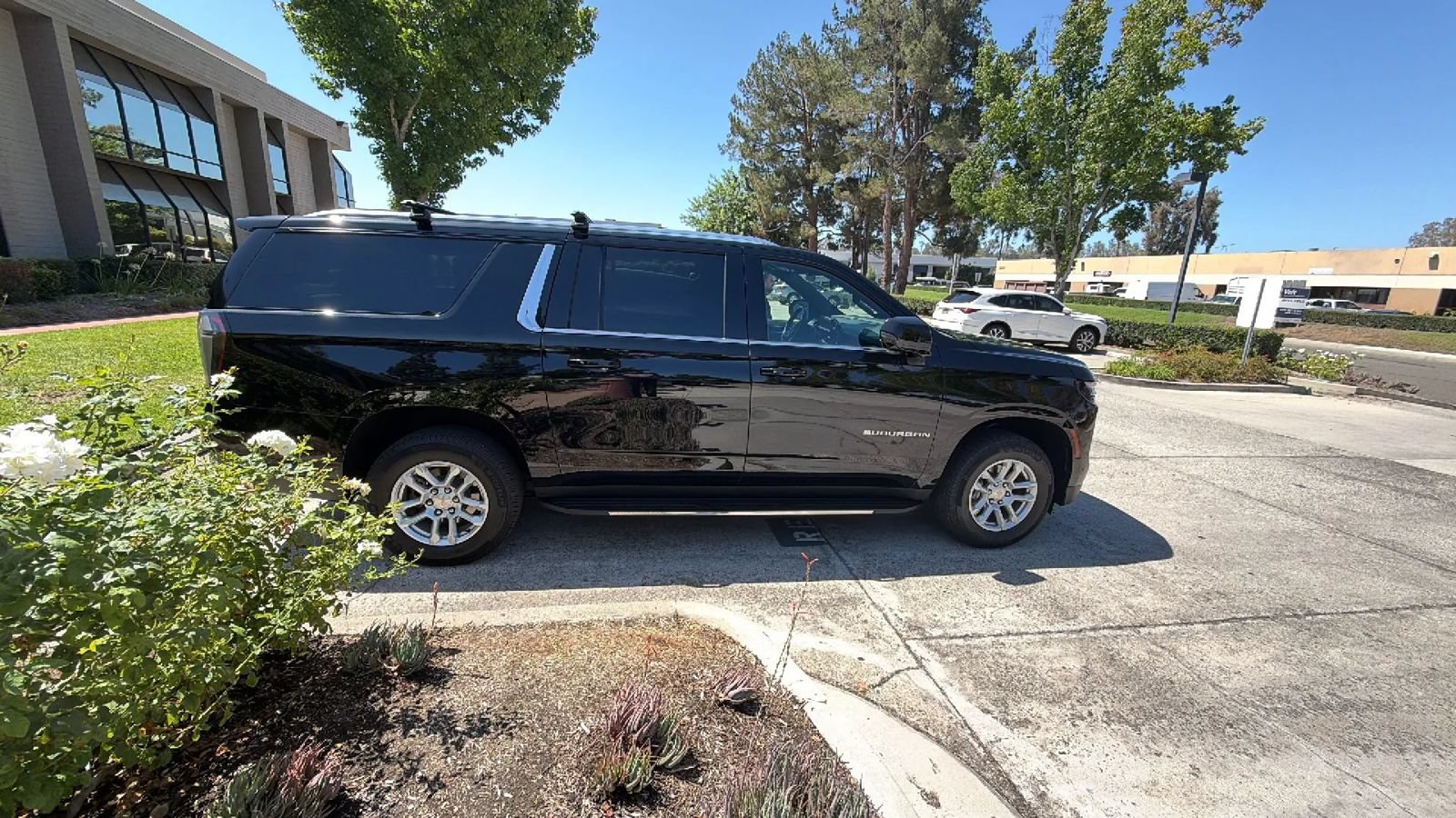 Used 2026 Chevrolet Suburban LT w/ Comfort Package RWD image 10