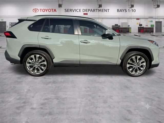 Used 2020 Toyota RAV4 XLE Premium FWD image 8