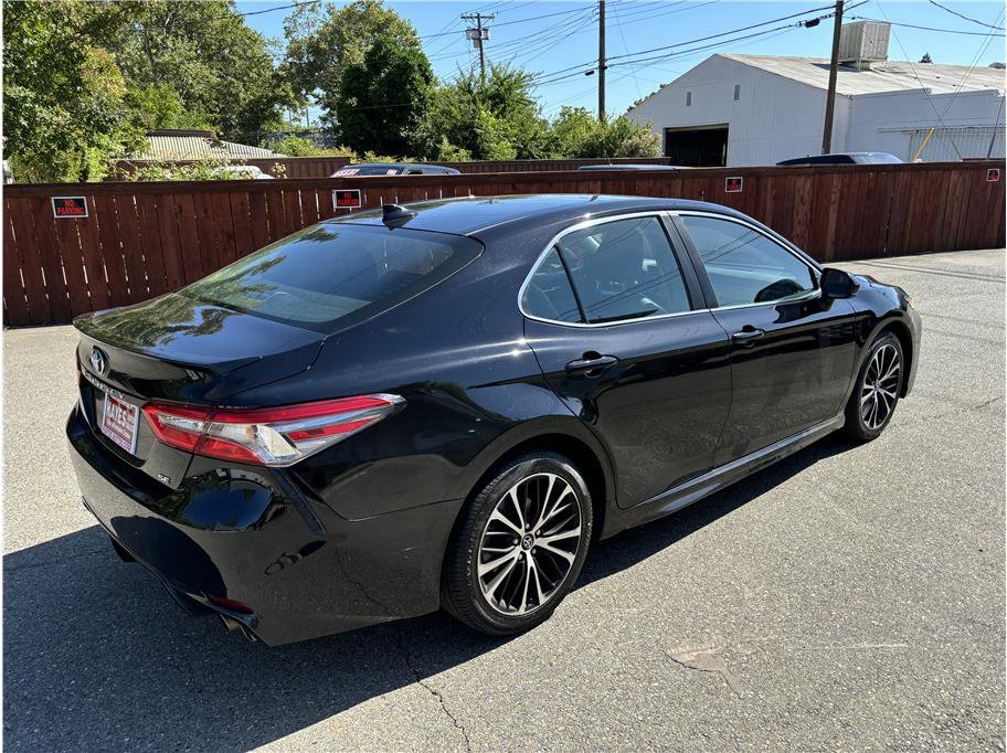 Used 2019 Toyota Camry SE image 7