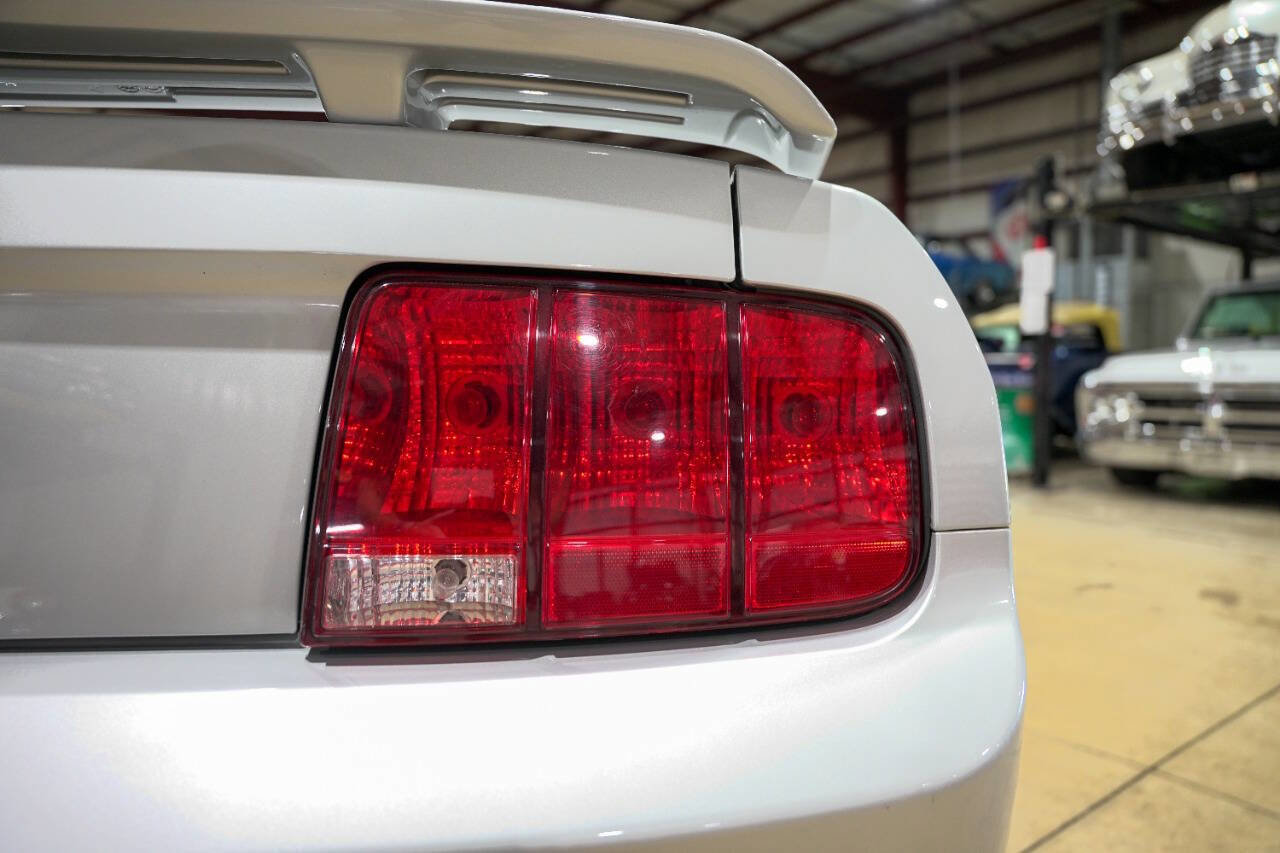 Used 2005 Ford Mustang GT Premium image 38