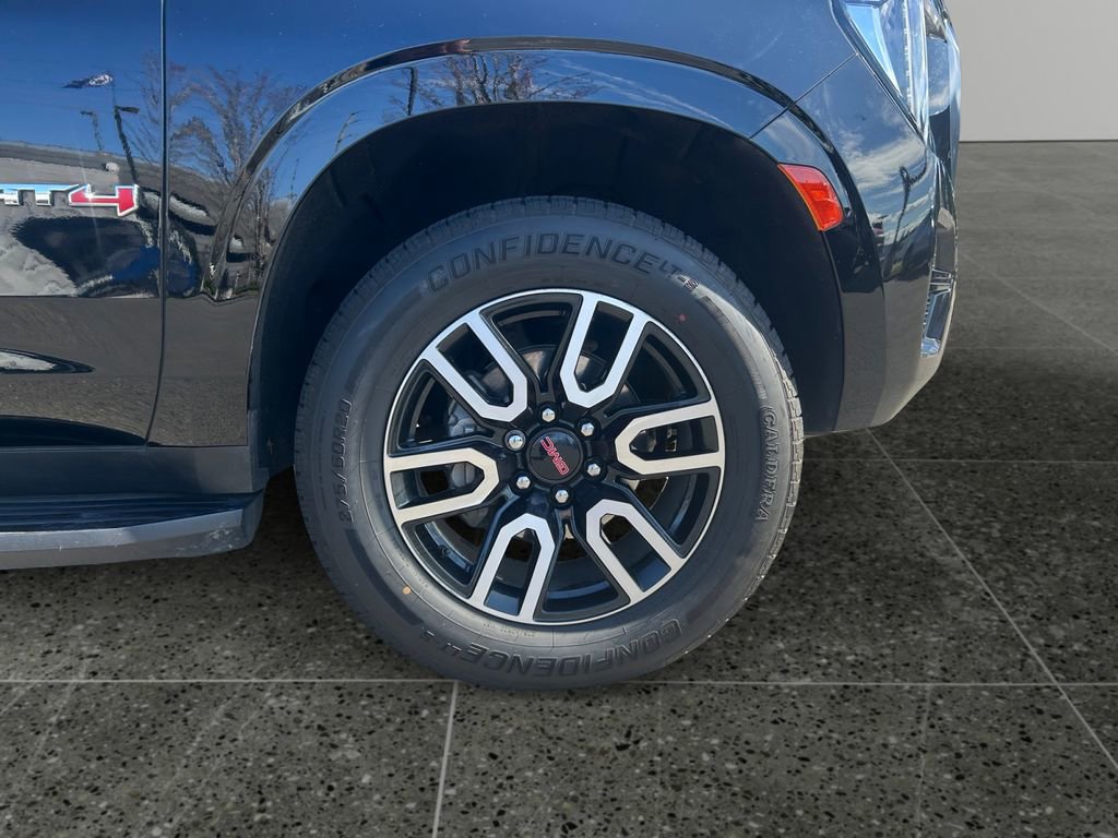 Used 2024 GMC Yukon XL AT4 w/ Technology Package AWD/4WD image 10