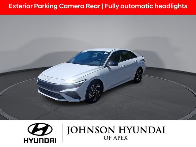 Certified 2025 Hyundai Elantra SEL FWD image 4