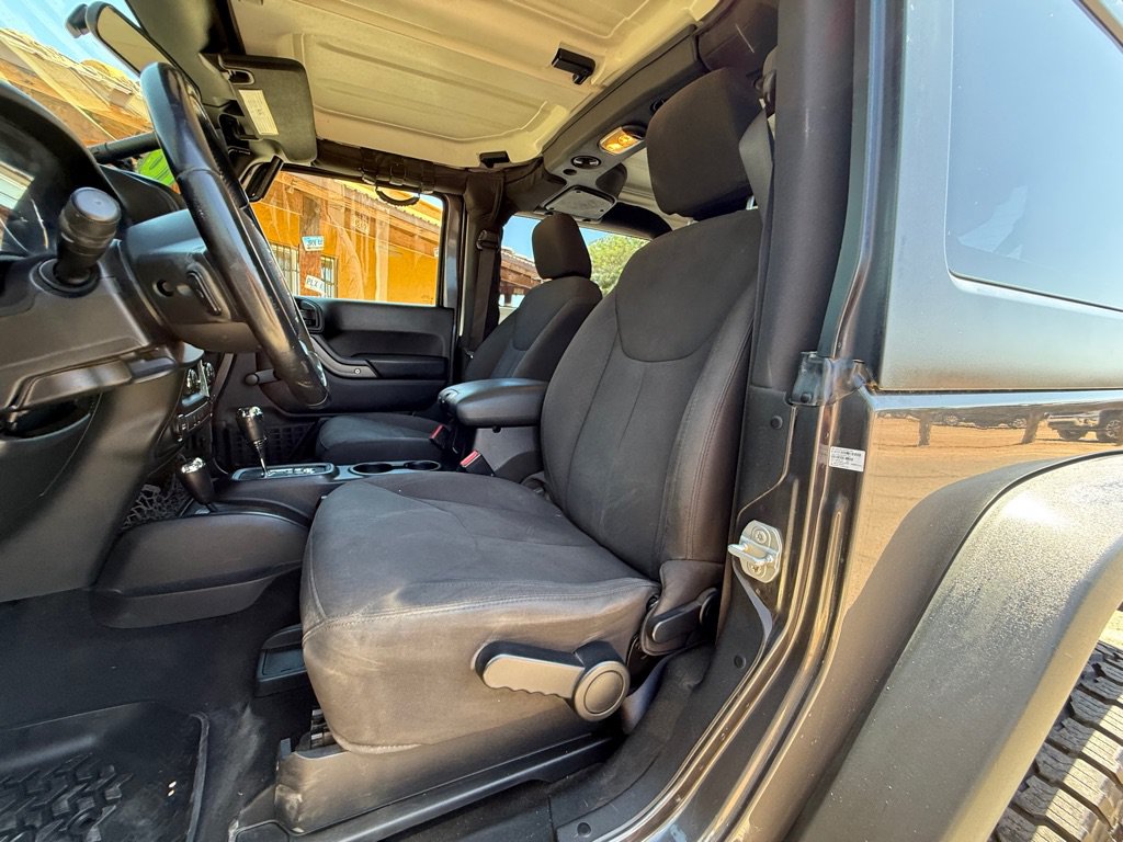 Used 2016 Jeep Wrangler Sport w/ Connectivity Group AWD/4WD image 16